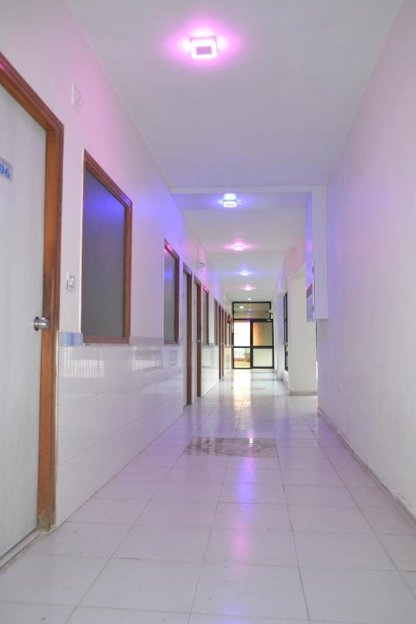 Hotel Runway Inn อาเมดาบัด ภายนอก รูปภาพ