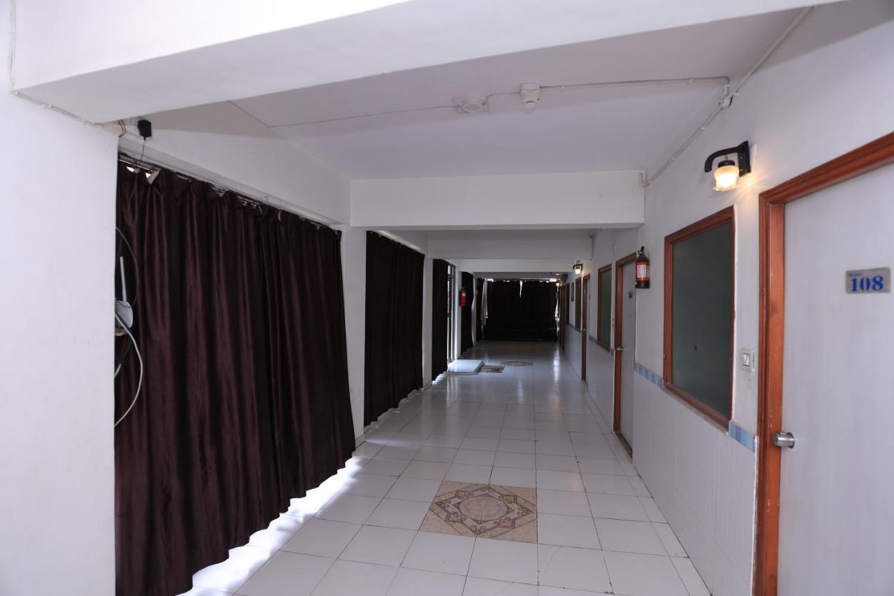 Hotel Runway Inn อาเมดาบัด ภายนอก รูปภาพ
