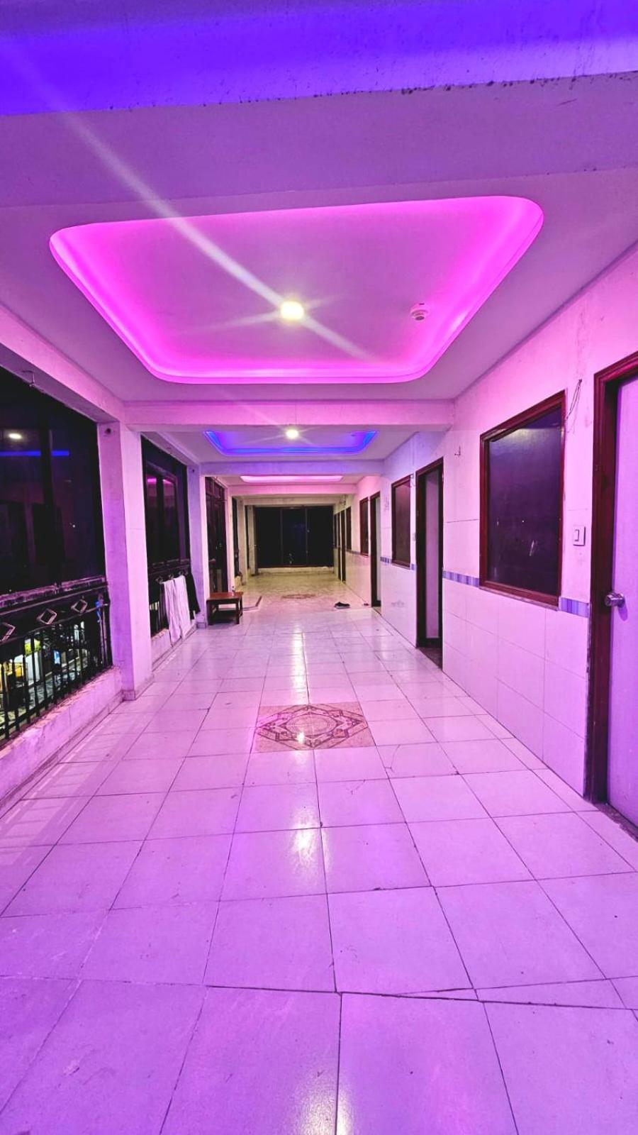 Hotel Runway Inn อาเมดาบัด ภายนอก รูปภาพ